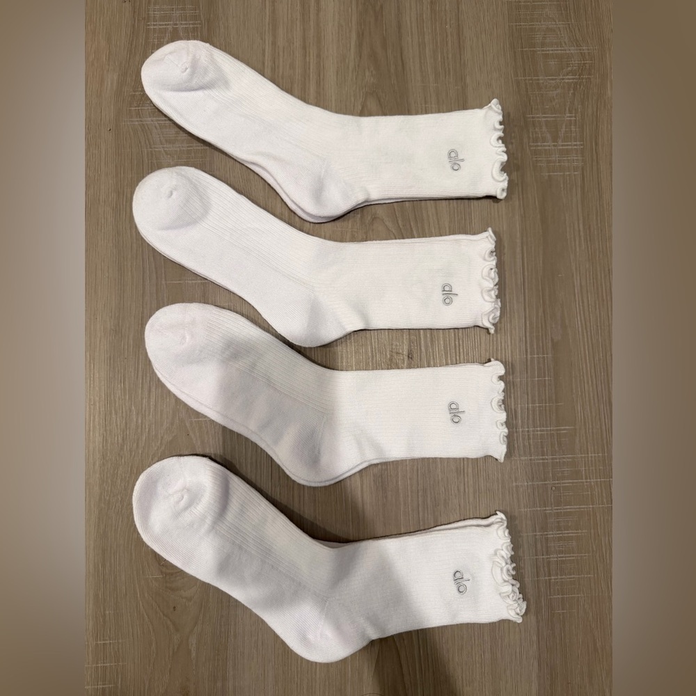 ALO Yoga White Ruffle Cuff Ankle Socks - Set of Four